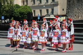 Découvrir la musique, la danse, les costumes et les traditions de Hongrie.